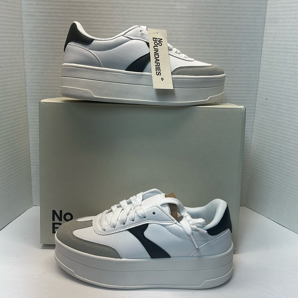 No boundaries platform sneakers New with box size 9 white gray and black colors